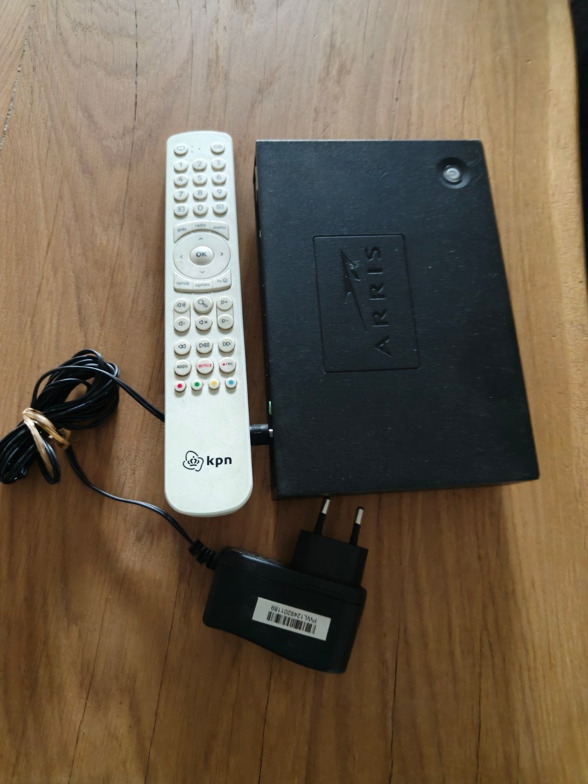 KPN Arris Decoder met Afstandsbediening en Adapter, Ophalen of Verzenden, Gebruikt, Decoder