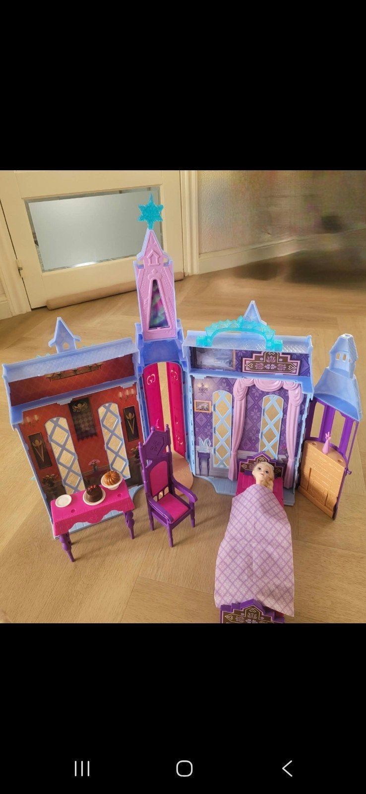 Elsa frezen kasteel met toebehoren, Ophalen, Zo goed als nieuw, Poppenhuis