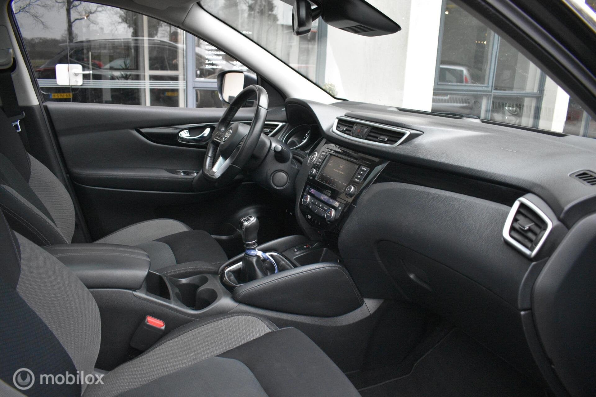 Nissan Qashqai 1.3 DIG-T N-Connecta 2020|Camera|LED|Panodak!, Auto's, Voorwielaandrijving, Euro 6, 4 cilinders, Zwart