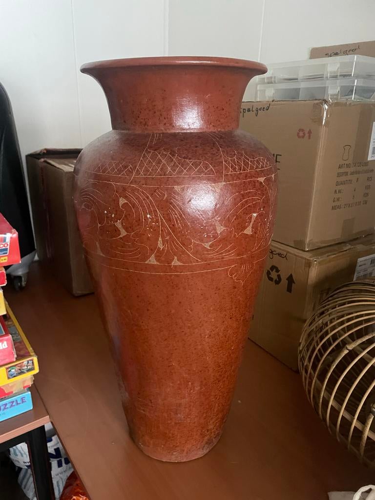 Handgemaakte Afrikaanse Terracotta Vaas met Gravures, Antiek en Kunst, Ophalen
