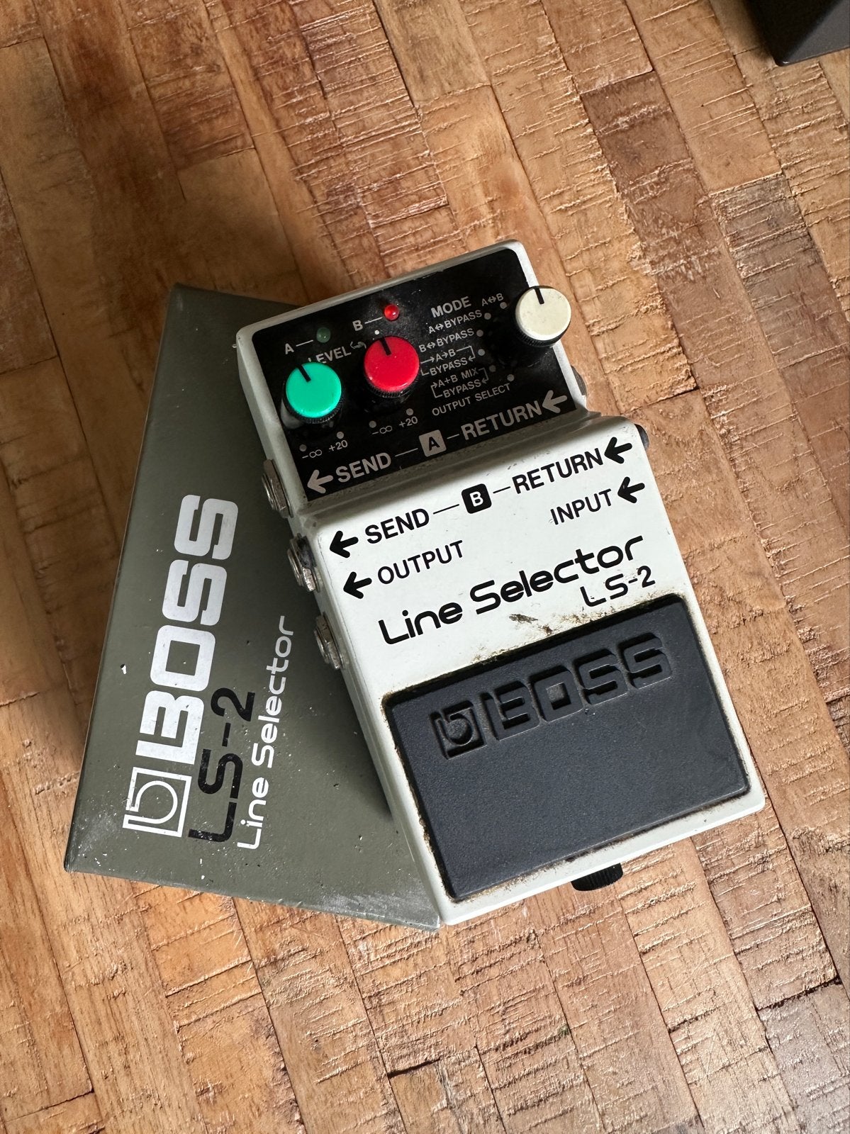 Boss LS-2 Line Selector gitaarpedaal met doos, Ophalen of Verzenden, Gebruikt, Overige typen