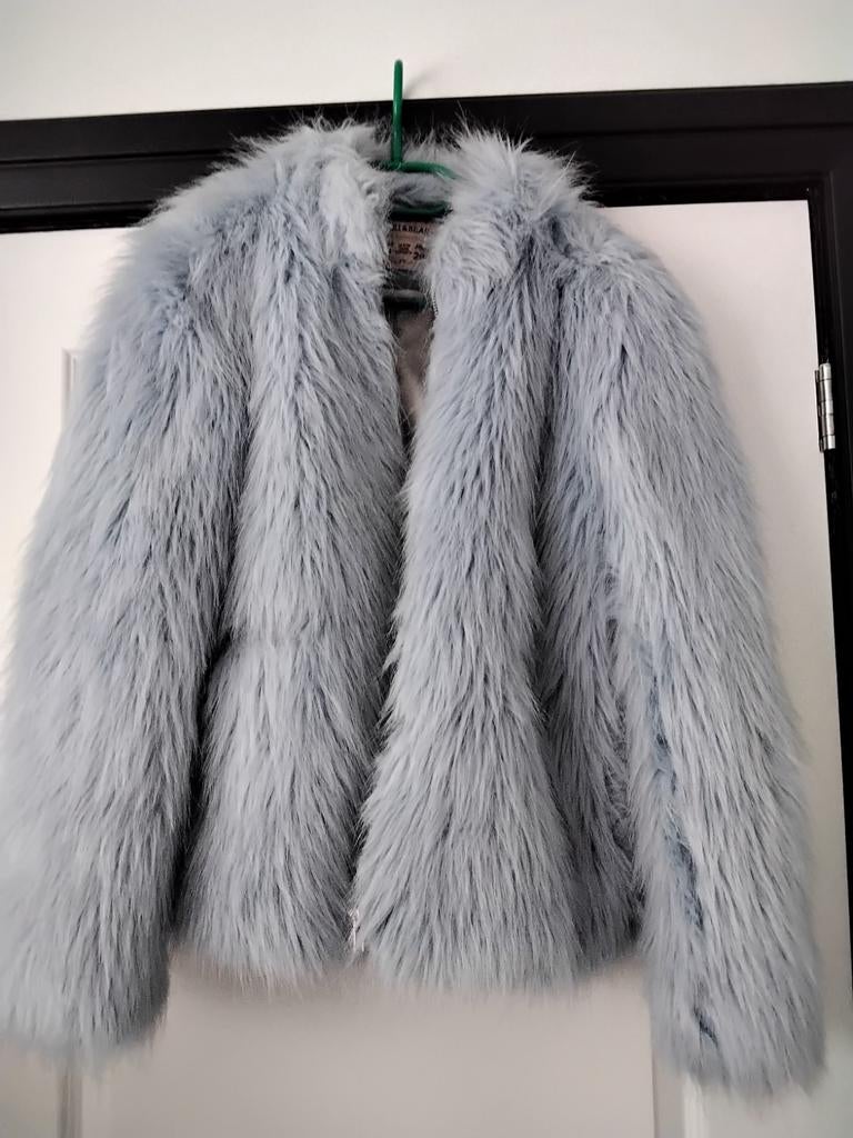 Pull & Bear faux fur jas - Maat M - Nieuw!, Maat 38/40 (M), Blauw, Nieuw, Ophalen of Verzenden