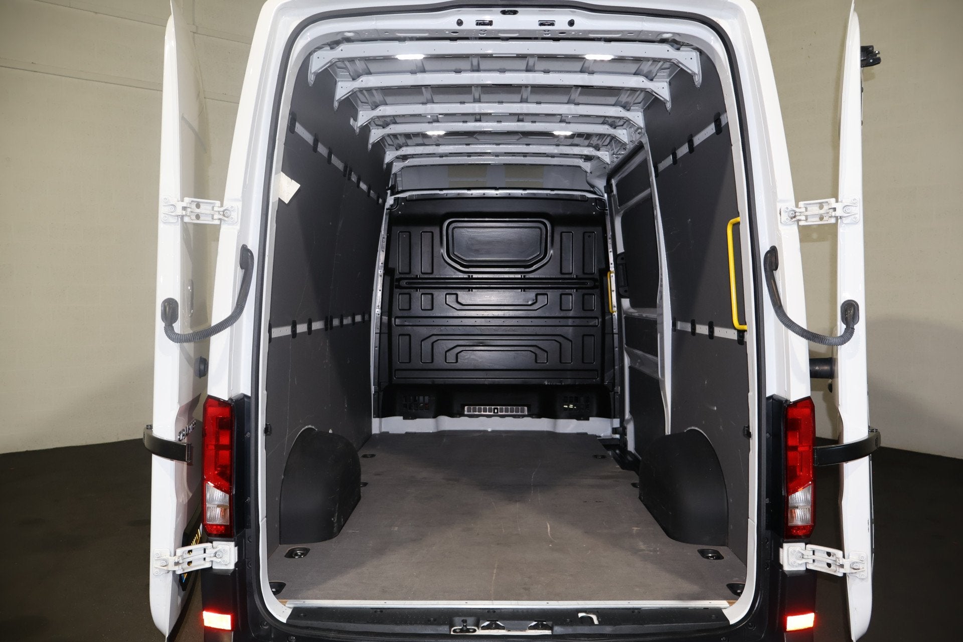 Volkswagen Crafter 2.0 TDI L3 H3 140pk Led, Achterwielaandrijving, Gebruikt, Euro 6, 4 cilinders