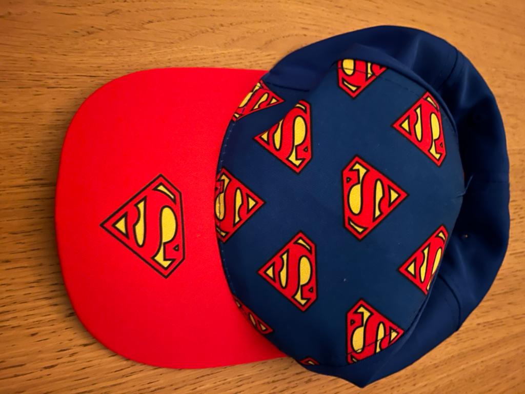 Superman pet, Kinderen en Baby's, Kinderkleding | Mutsen, Sjaals en Handschoenen, Ophalen of Verzenden, Zo goed als nieuw, Jongen of Meisje