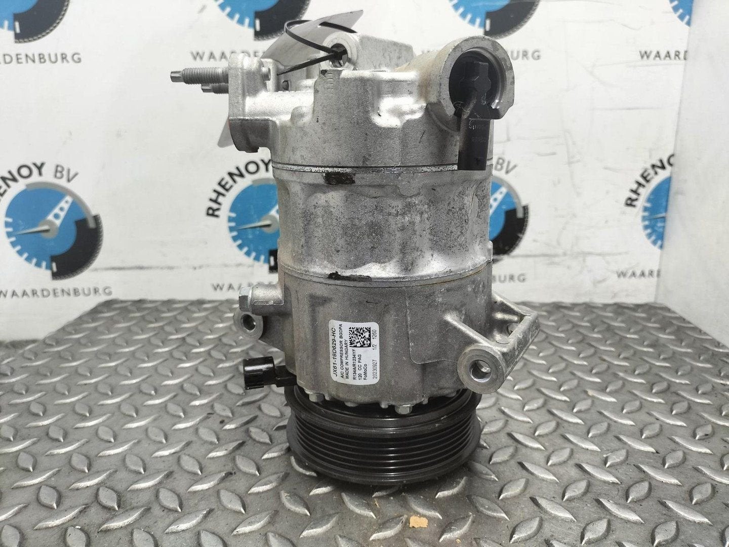 FORD TOURNEO CONNECT SWB Trend AIRCO COMPRESSOR / AIRCOPOMP, Ophalen of Verzenden, Gebruikt, Stiba lid