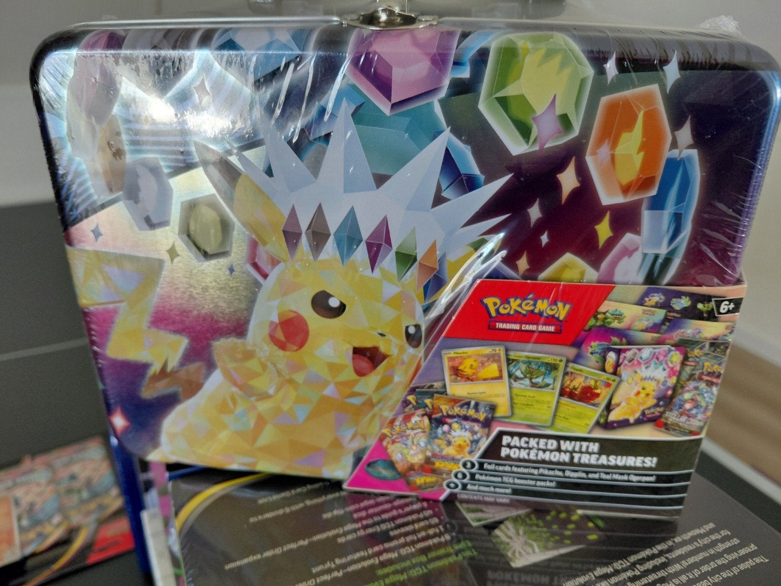 Pokémon pikachu collector chest, Ophalen of Verzenden, Nieuw, Boosterbox, Foil