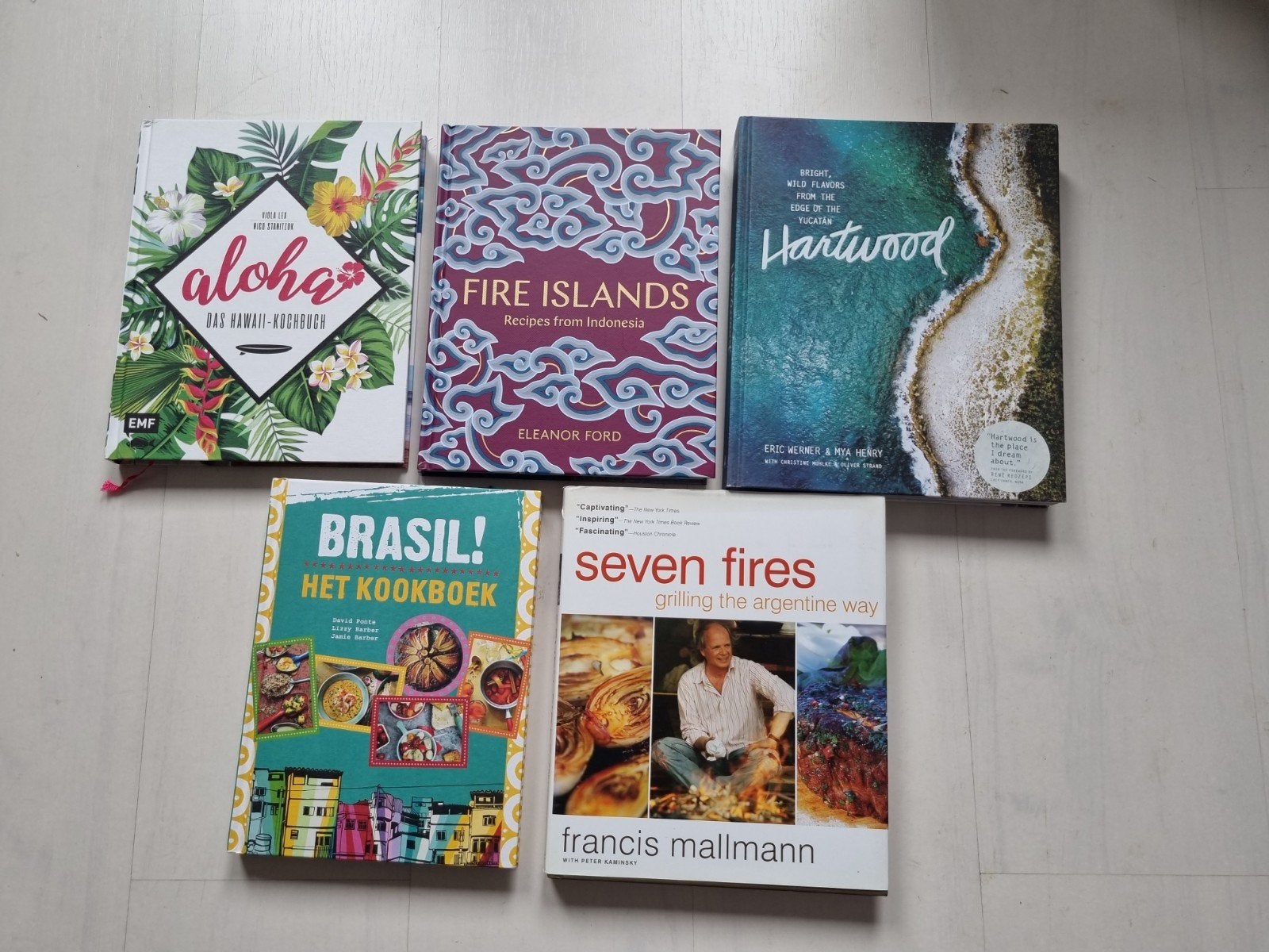 Kookboeken: Brasil, Hawaii, Indonesië, Argentinië, Boeken, Hoofdgerechten, Ophalen of Verzenden, Zo goed als nieuw, Onbekend
