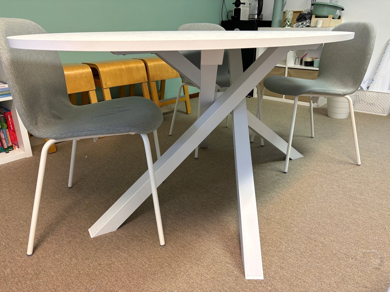 Witte ovale eettafel Ikea Mariedamm incl stoelen, Ophalen, Overige materialen, Gebruikt, 100 tot 150 cm