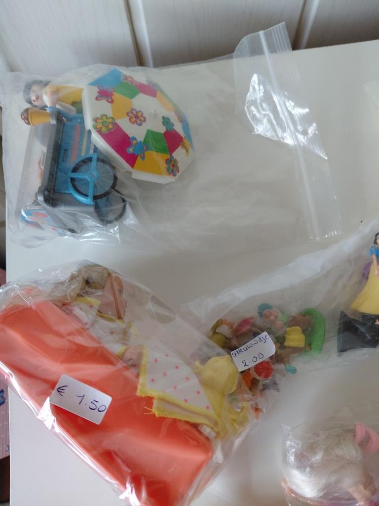 Heel veel leuke zakjes poppetjes e.a. prijzen staan erop, Verzamelen, Verrassingseieren, Ophalen of Verzenden, Hardplasticfiguren