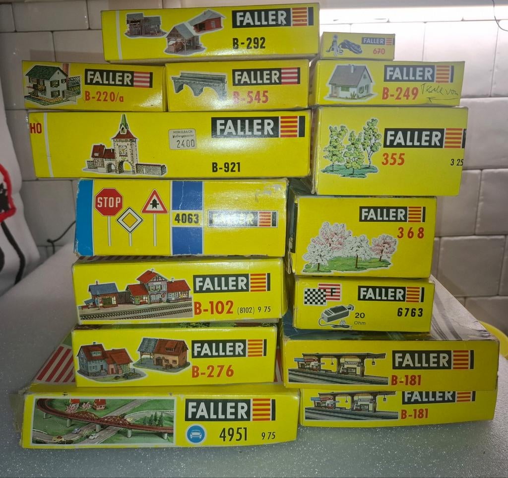 Div lege doosjes van faller huisjes in ho, Overige merken, Gebruikt, Gelijkstroom of Wisselstroom, Brug, Tunnel of Gebouw