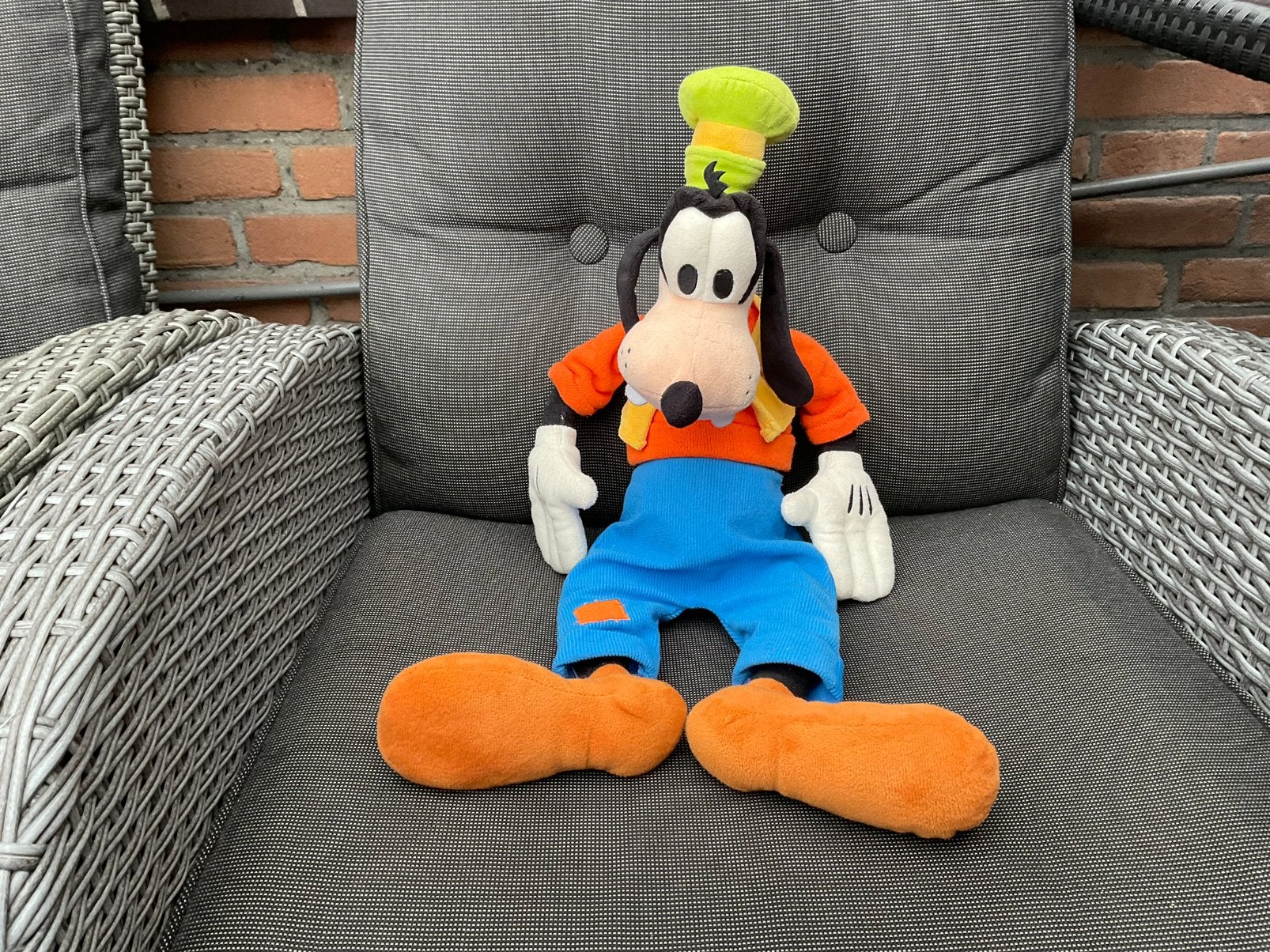 Zgan, niet kapot, truitje heeft pillen, Disney Goofy 55, Ophalen, Goofy of Pluto, Zo goed als nieuw, Knuffel