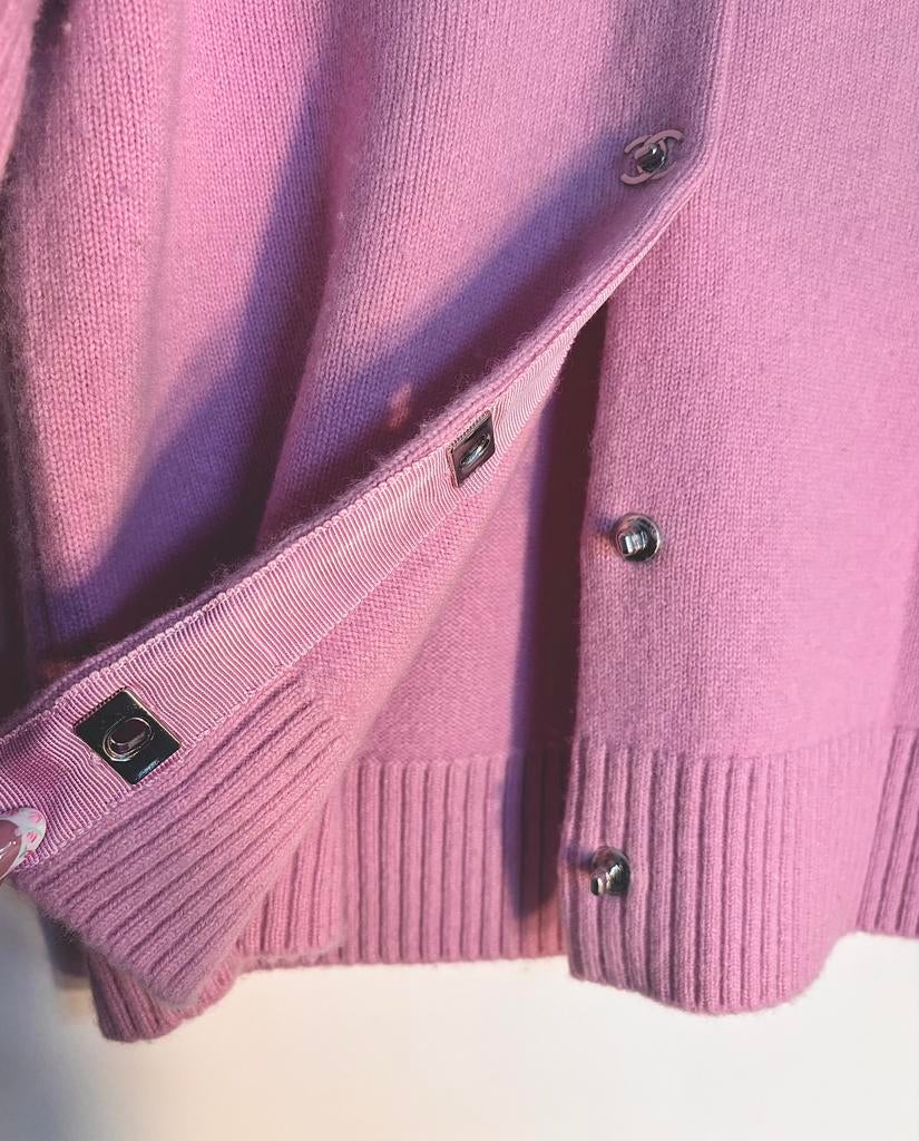 Chanel cardigan kasjmier, Kleding | Dames, Ophalen of Verzenden, Zo goed als nieuw, Maat 38/40 (M), Roze