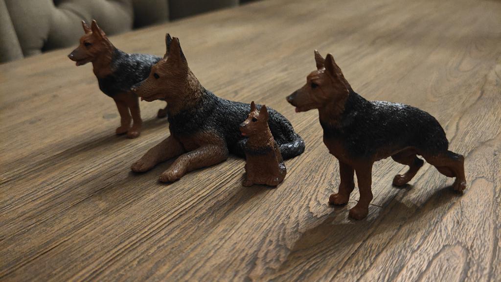 Set 4 Duitse Herder Beeldjes Realistisch Decoratie Verzamel, Ophalen of Verzenden, Zo goed als nieuw, Dier