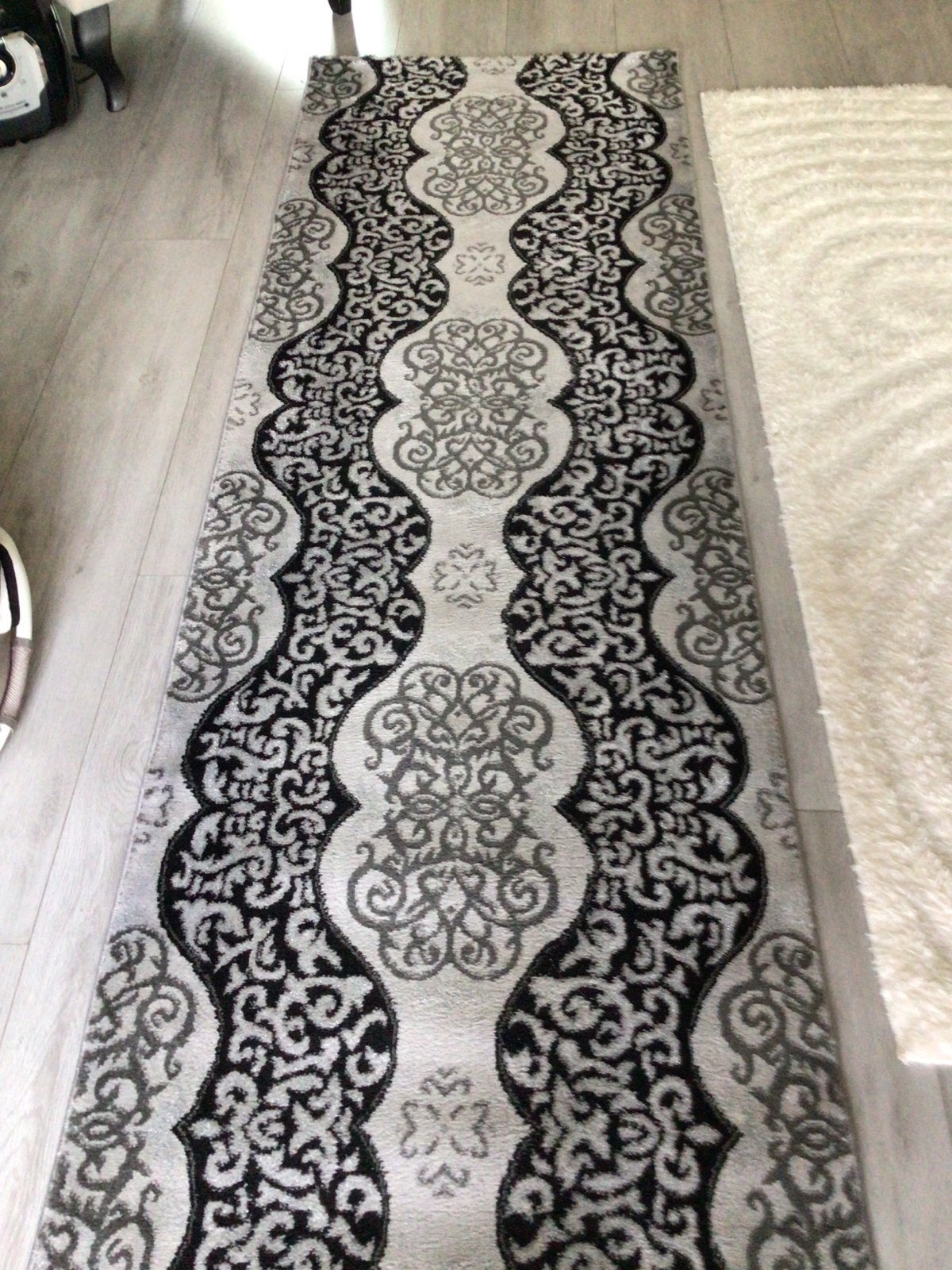 Loper tapijt zwart/grijs met sierlijk patroon, Minder dan 50 cm, Gebruikt, Zwart, 200 cm of meer