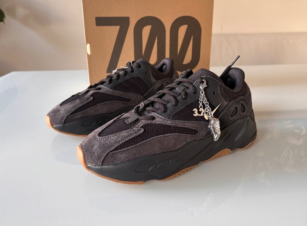 Adidas x Yeezy Boost 700 Utility Black | 42 2/3, Ophalen, Zwart, Nieuw, Sneakers of Gympen