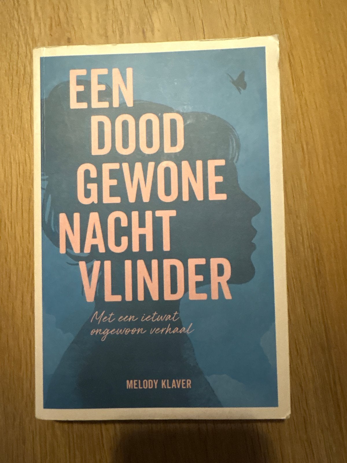 Een Doodgewone Nachtvlinder - Melody Klaver (Boek), Ophalen, Zo goed als nieuw, Nederland
