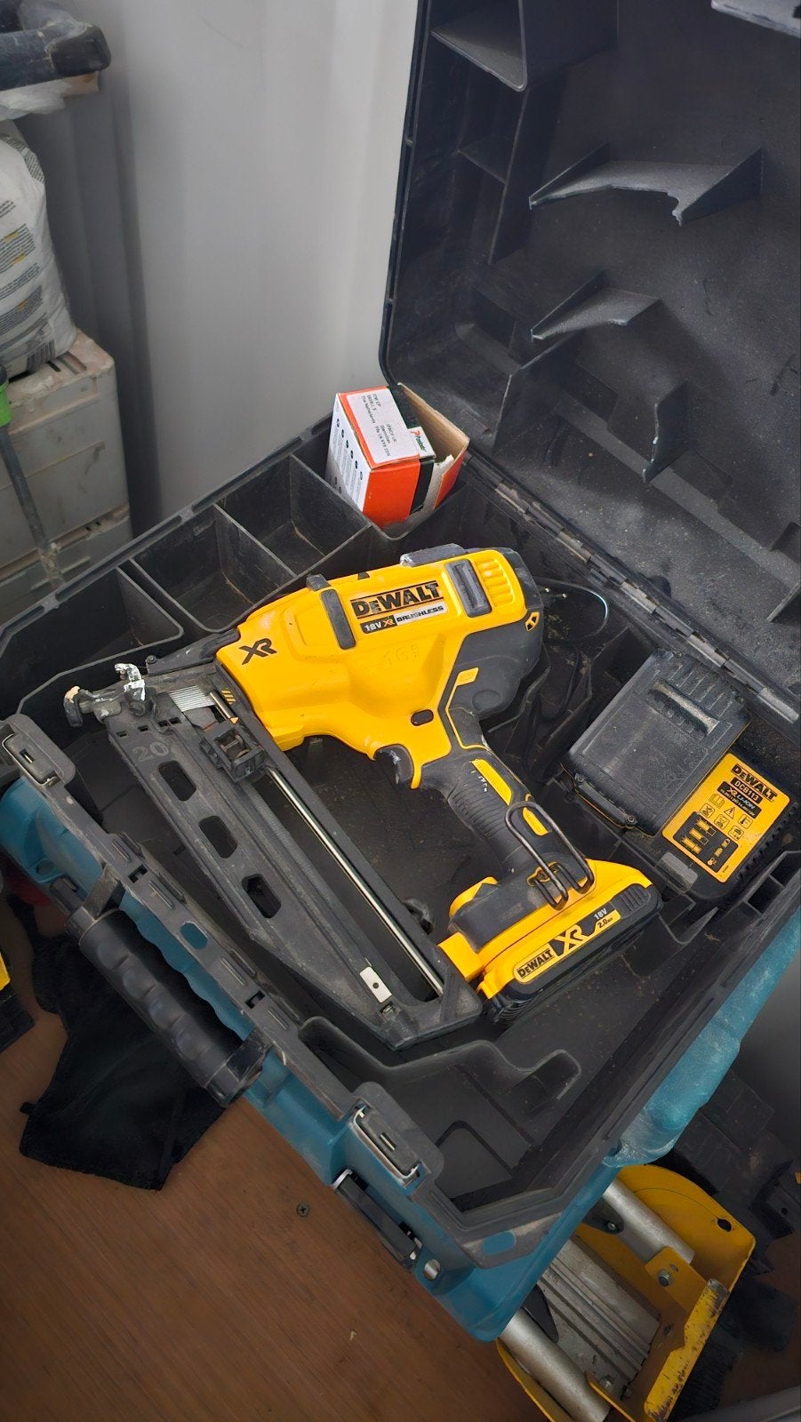 DeWalt XR 18V Spijkerpistool met Accu en Oplader, Doe-het-zelf en Verbouw, Ophalen, Zo goed als nieuw, Overige typen, DeWalt