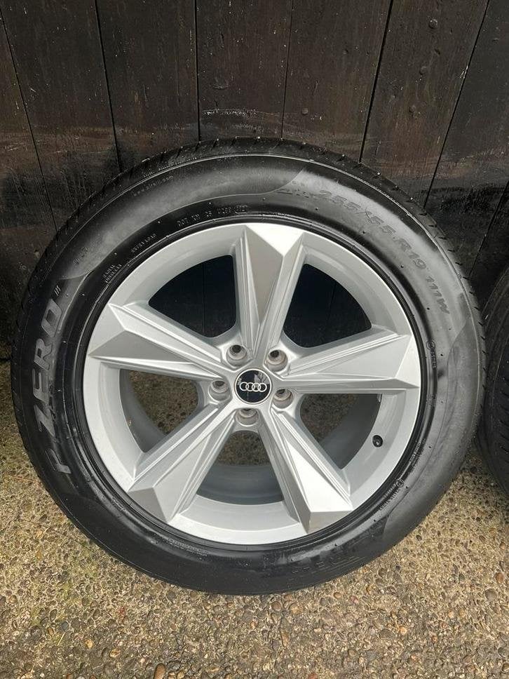 Originele Audi Q7 Q8 Q5 Velgen 19? 5x112 pirelli zomerset, Gebruikt, 255 mm, Verzenden, Banden en Velgen
