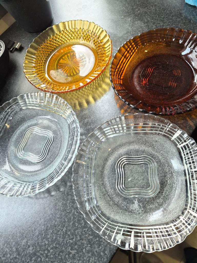 4 vintage borden van glas, gebruikt, Ophalen of Verzenden