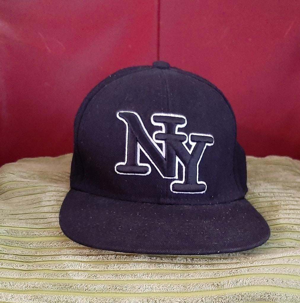Set van 3 diverse petten: NY, M, en D logo's, Kleding | Heren, Hoeden en Petten, Ophalen, Pet, Gedragen, Diverse