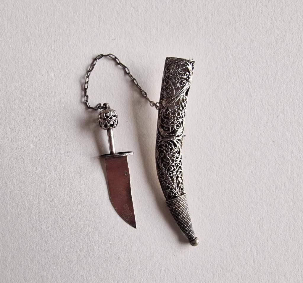 Broche met zwaard, zilver, Antiek en Kunst, Ophalen of Verzenden, Zilver