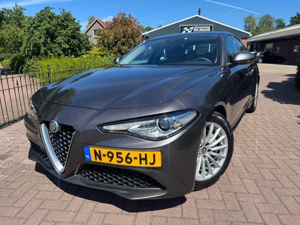 Alfa romeo GIULIA 2.0T Super 200 PK Automaat *Leder*Keyless*, Auto's, Automaat, 745 kg, Achterwielaandrijving, 4 cilinders