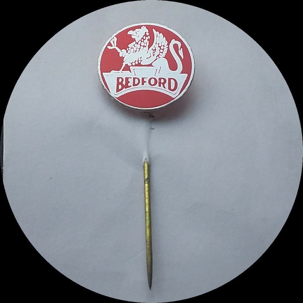 BEDFORD speldje, rood, Ophalen of Verzenden, Zo goed als nieuw, Transport, Speldje of Pin