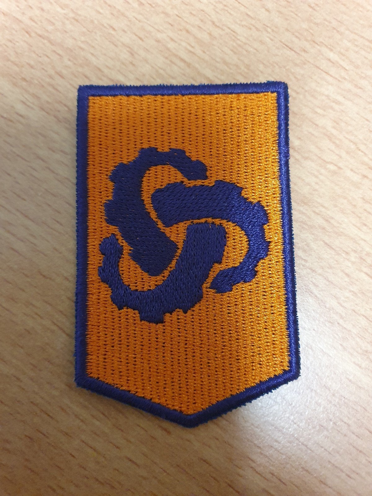 Mouwembleem DT2000, Ophalen of Verzenden, Landmacht, Nederland, Embleem of Badge