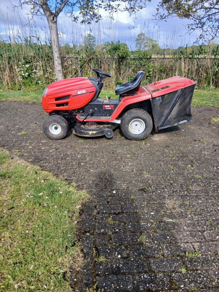 MTD  E/130 zitmaaier met opvangbak, Ophalen of Verzenden, Gebruikt