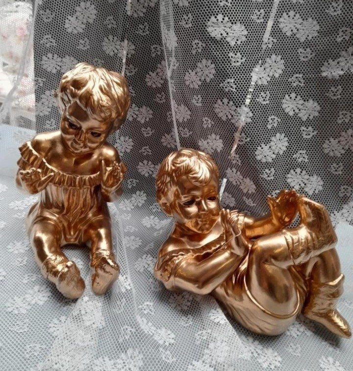 2 x mooie gouden baby's 45.00 p.s, Verzamelen, Beelden en Beeldjes, Zo goed als nieuw, Dier, Ophalen