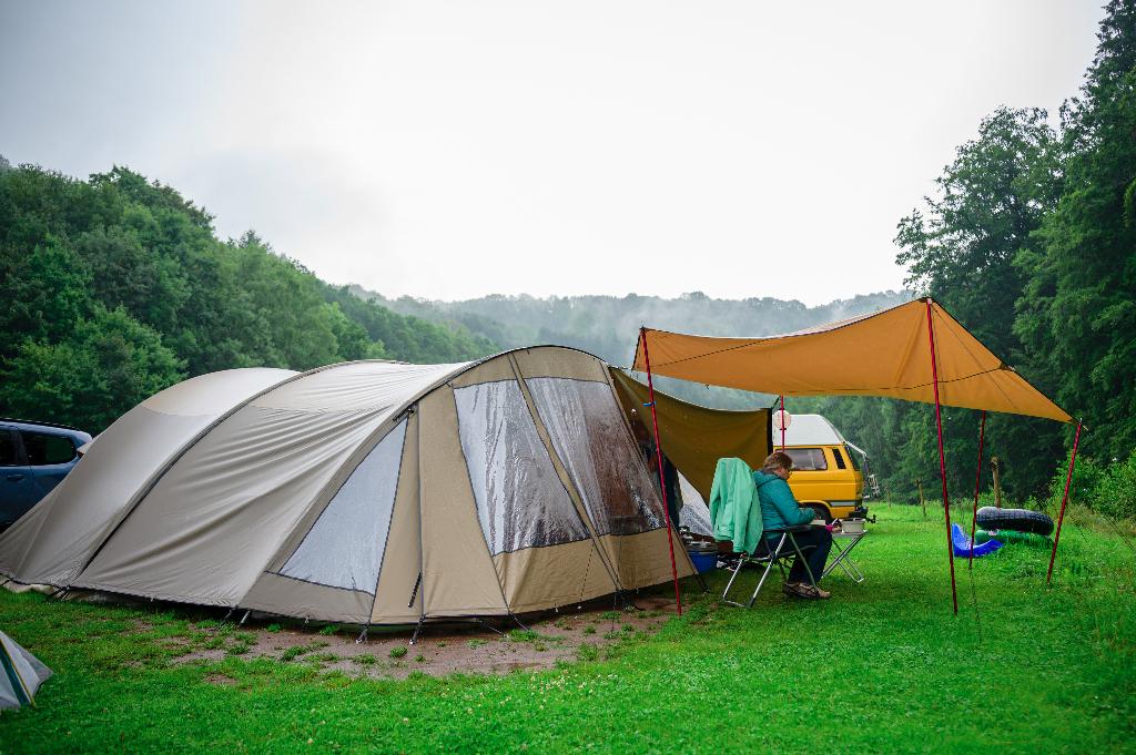 falco steenarend 5800, Caravans en Kamperen, Tenten, Ophalen, Gebruikt, Tot en met 4