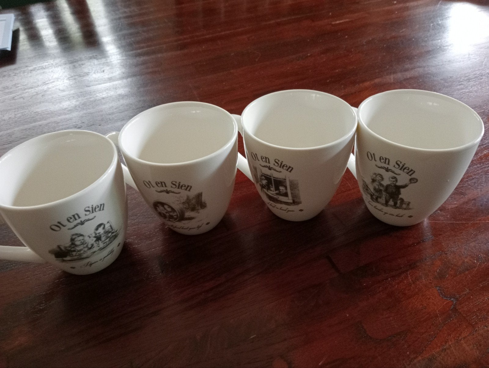 Ot en Sien kopjes, 4 stuks voor € 8,00, Overige merken, Ophalen of Verzenden, Zo goed als nieuw, Overige stijlen