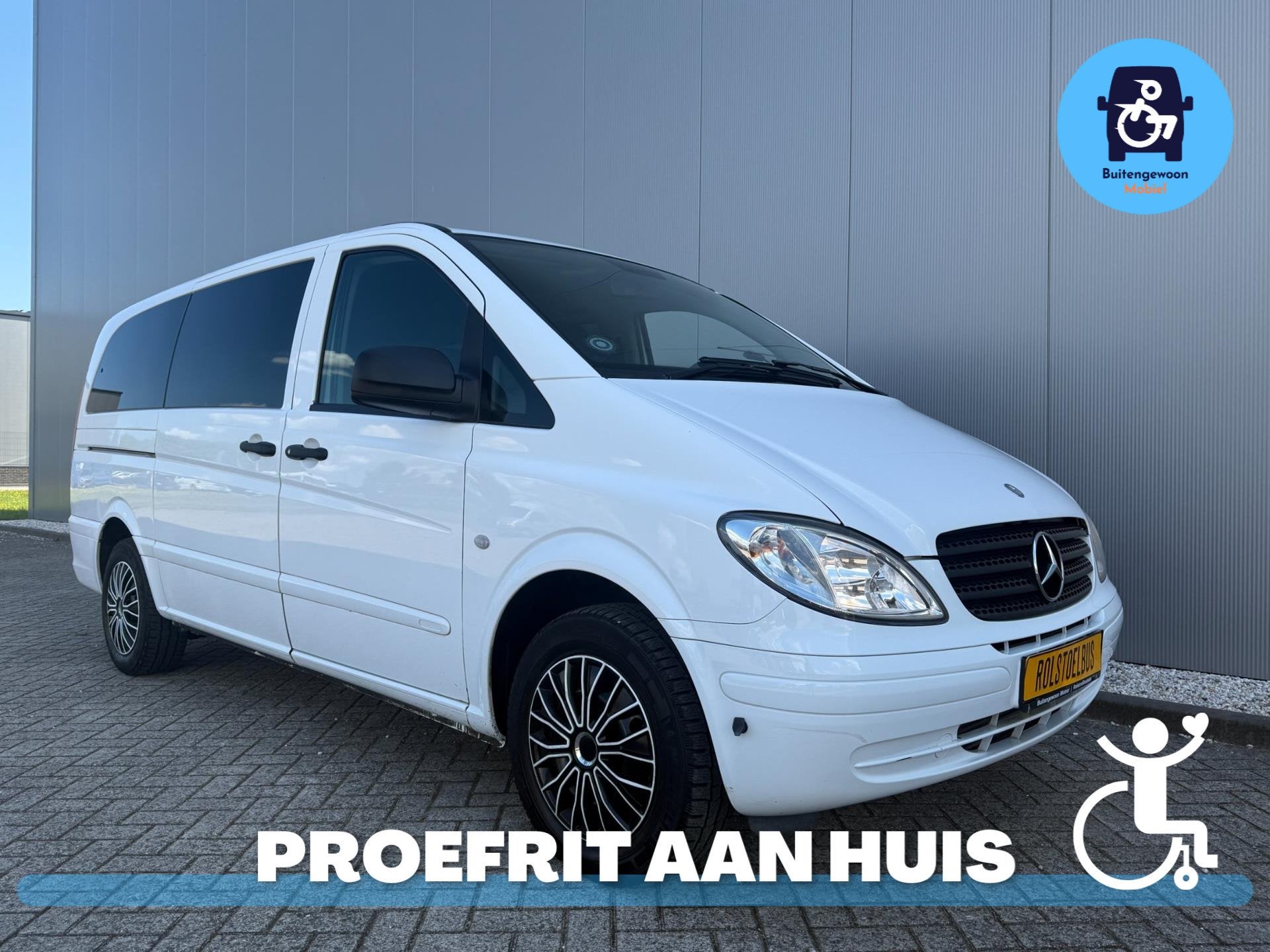 Mercedes-Benz Vito Rolstoelbus 2012 (rolstoel voorin) Rolsto, Auto's, Bestelauto's, Automaat, 12 maanden, Gebruikt, Zwart
