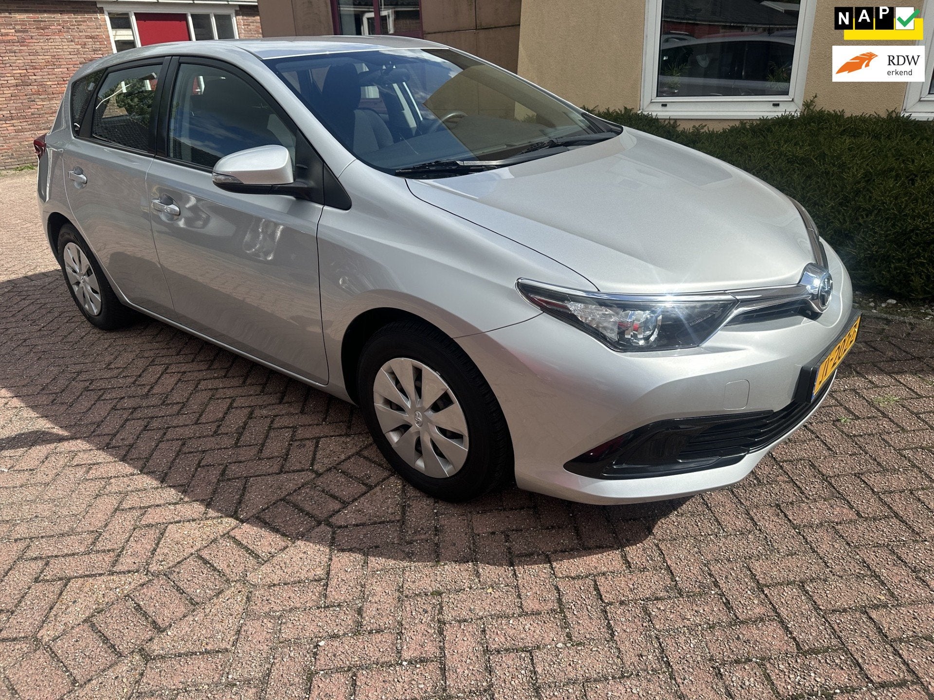 Toyota Auris 1.3 Now KLIMAAT CC APK NAP DEALER ONDERHOUD, Auto's, Voorwielaandrijving, 450 kg, Gebruikt, 4 cilinders