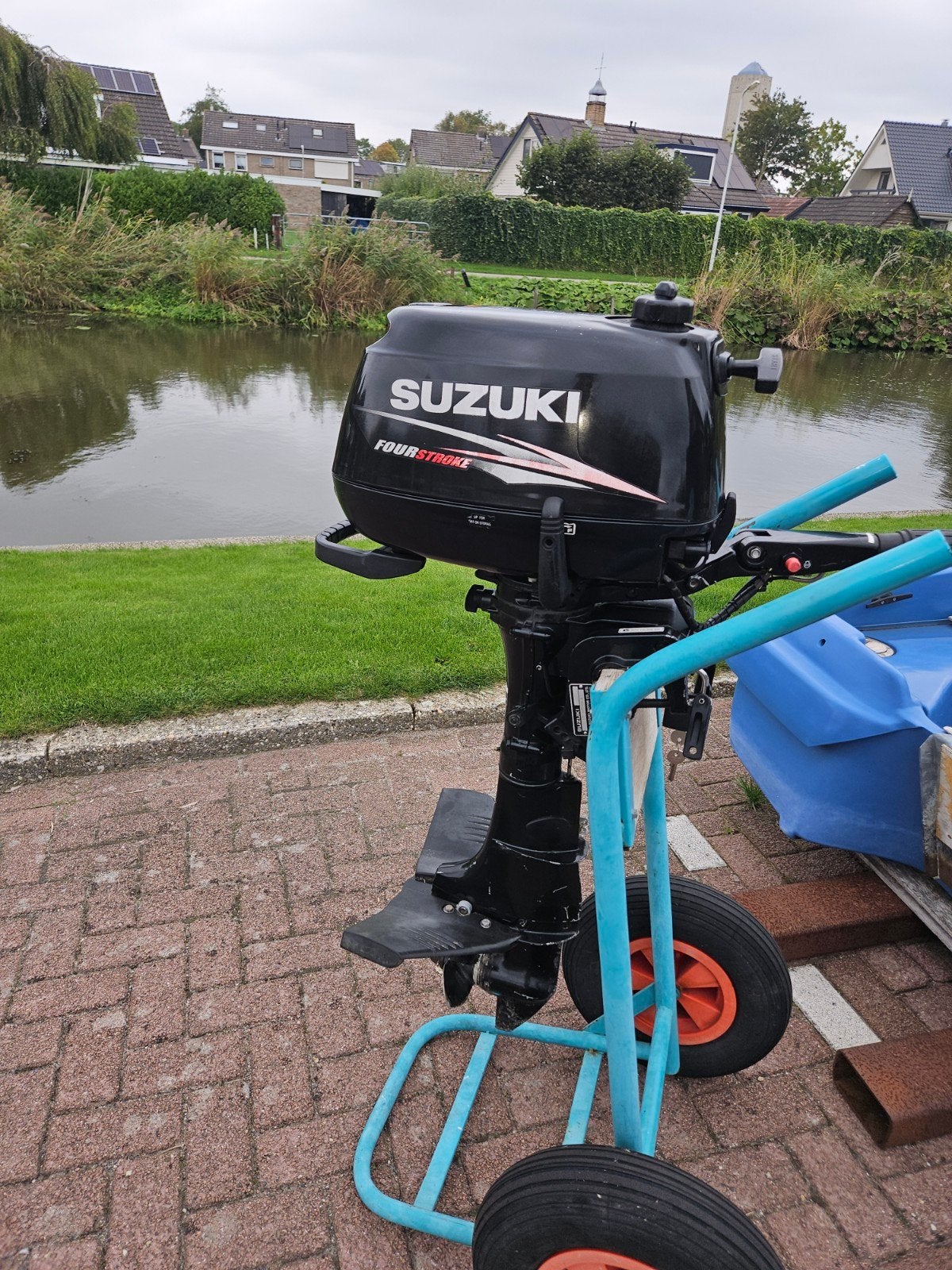 Foto 7 van Toerboot Visboot Jeanneau Cap 360 en een Suzuki 4 pk 4-takt