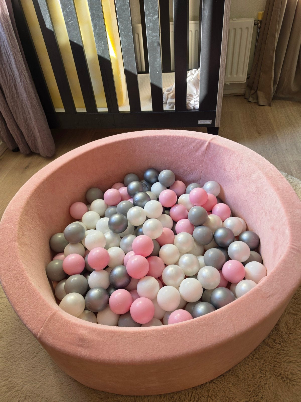Roze ballenbak met ballen (wit, roze, grijs), Ophalen, Zo goed als nieuw, Meisje