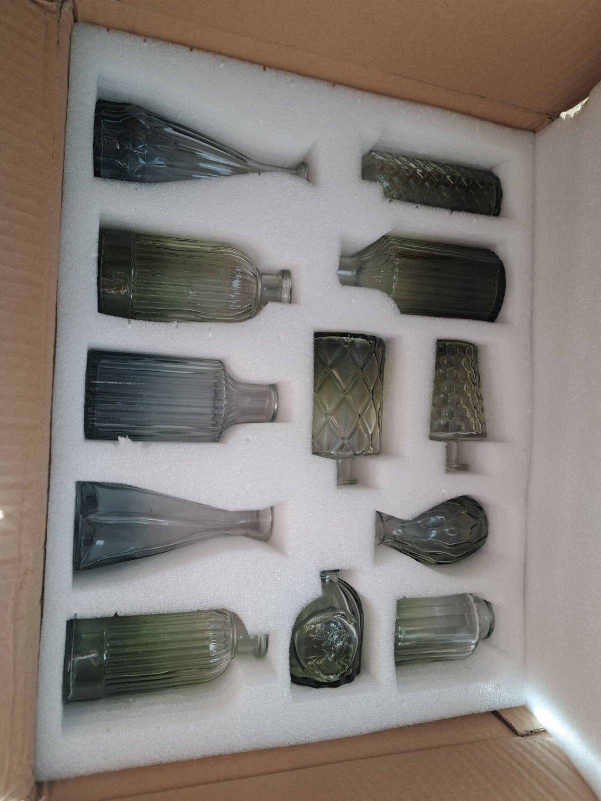 35 Groen/doorzichtige glazen bloemenvaasjes, Antiek en Kunst, Ophalen
