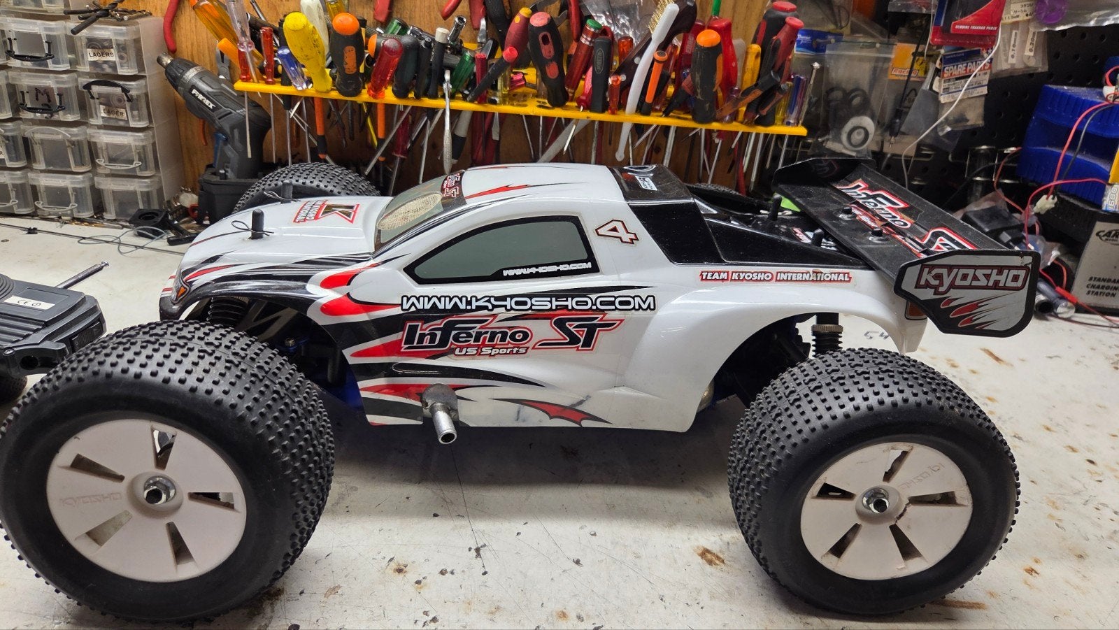 te koop mooie kyocho inferno, Hobby en Vrije tijd, Modelbouw | Radiografisch | Auto's, Gebruikt, Auto offroad, Ophalen of Verzenden