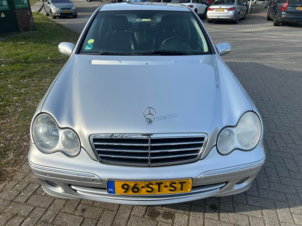 Mercedes-Benz C-Klasse 1.8 C200 Kompr Sedan AUT 2006 Grijs, Auto's, Mercedes-Benz, Automaat, Achterwielaandrijving, 4 cilinders