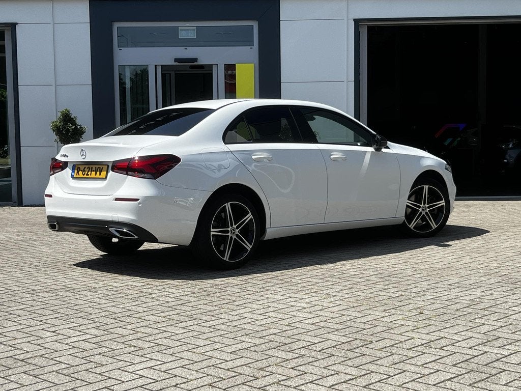 Mercedes-Benz A-klasse 250 e Premium Plus | Camera achter |, Auto's, Mercedes-Benz, Gebruikt, 4 cilinders, Leder en Stof, Wit