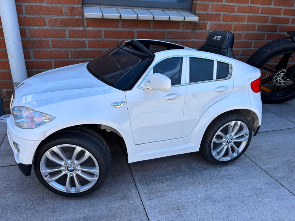 Bmw x6 accu kinderauto met afstandsbediening, Ophalen of Verzenden, Zo goed als nieuw