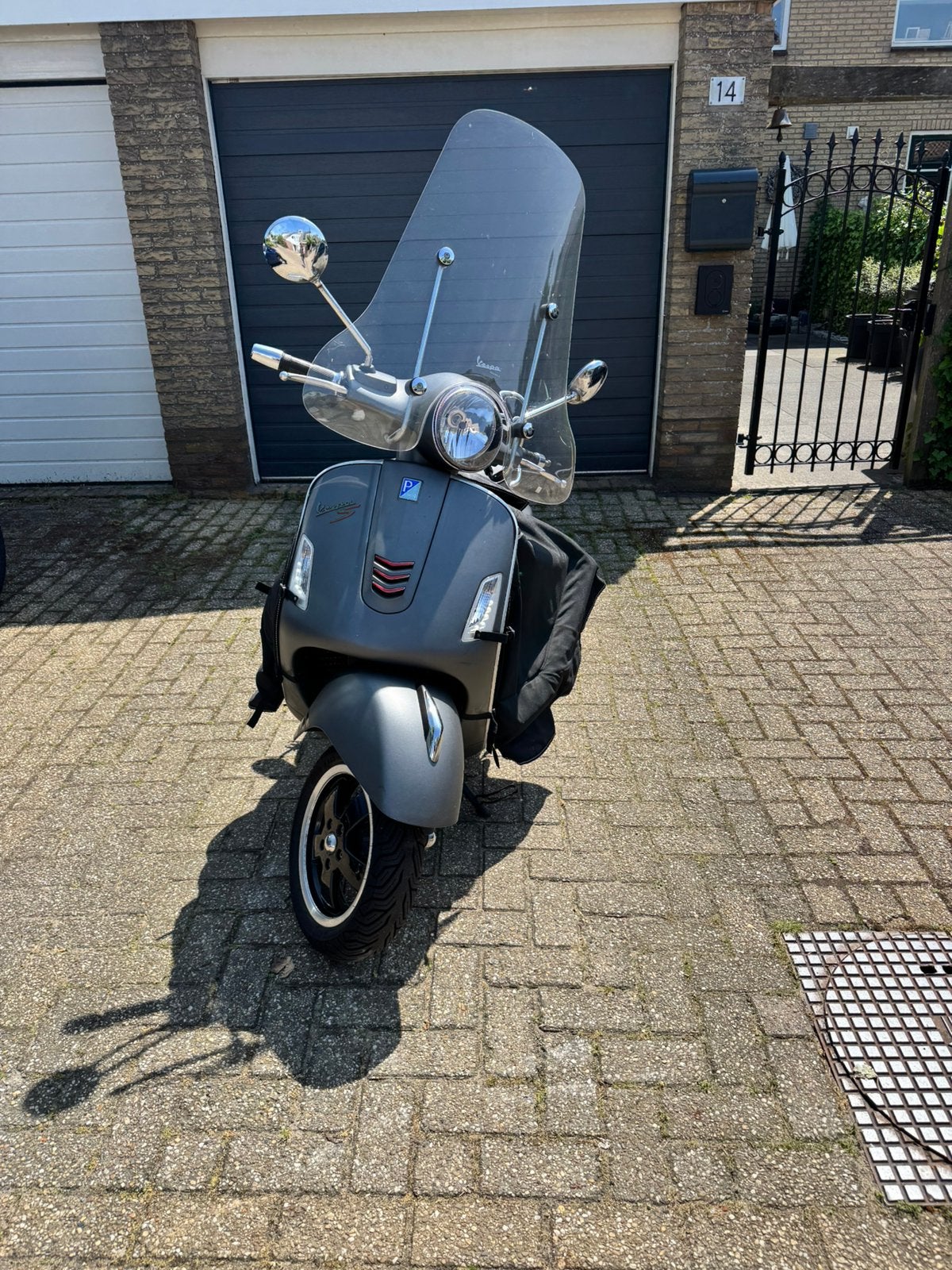 Vespa 300 gts akrapovic 2015, Scooter, Particulier, Automaat, 1 cilinder