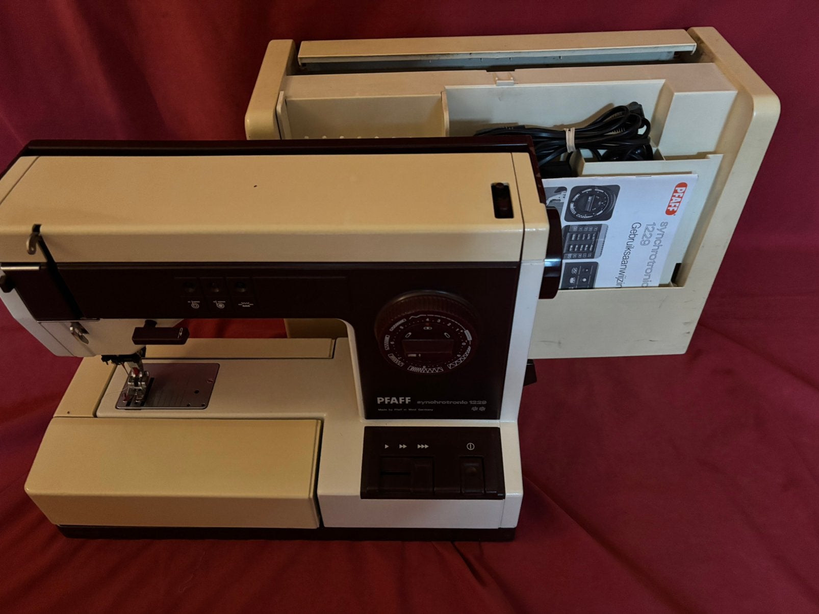 Pfaff 1229, en Pfaff 1212 met IDT, Ophalen of Verzenden, Zo goed als nieuw, Naaimachine, Pfaff