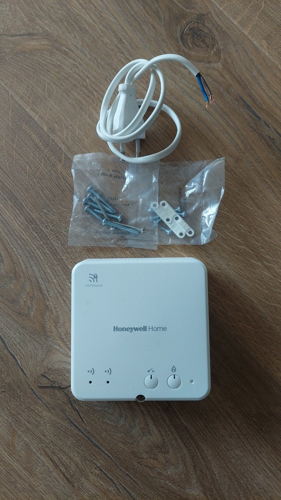 Nieuwe Honeywell R9H911RF Evohome Stuurmodule, Ophalen of Verzenden, Slimme thermostaat, Nieuw