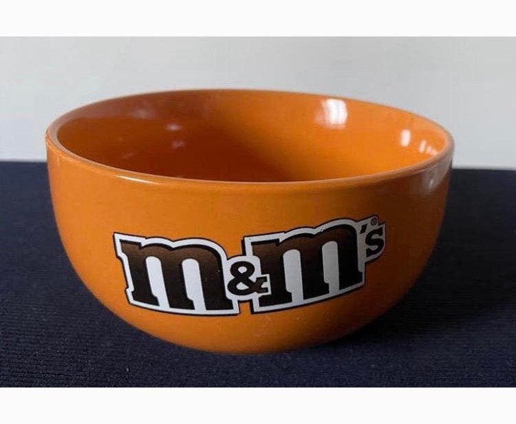 Oranje schaal van M&M’s. Doorsn.13 cm., Ophalen of Verzenden, Zo goed als nieuw, Overige stijlen, Mok