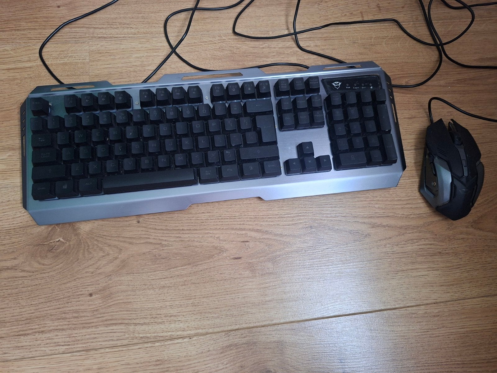 Trust Toetsenbord en muis combo, Gaming toetsenbord, Ophalen of Verzenden, Zo goed als nieuw, Trust