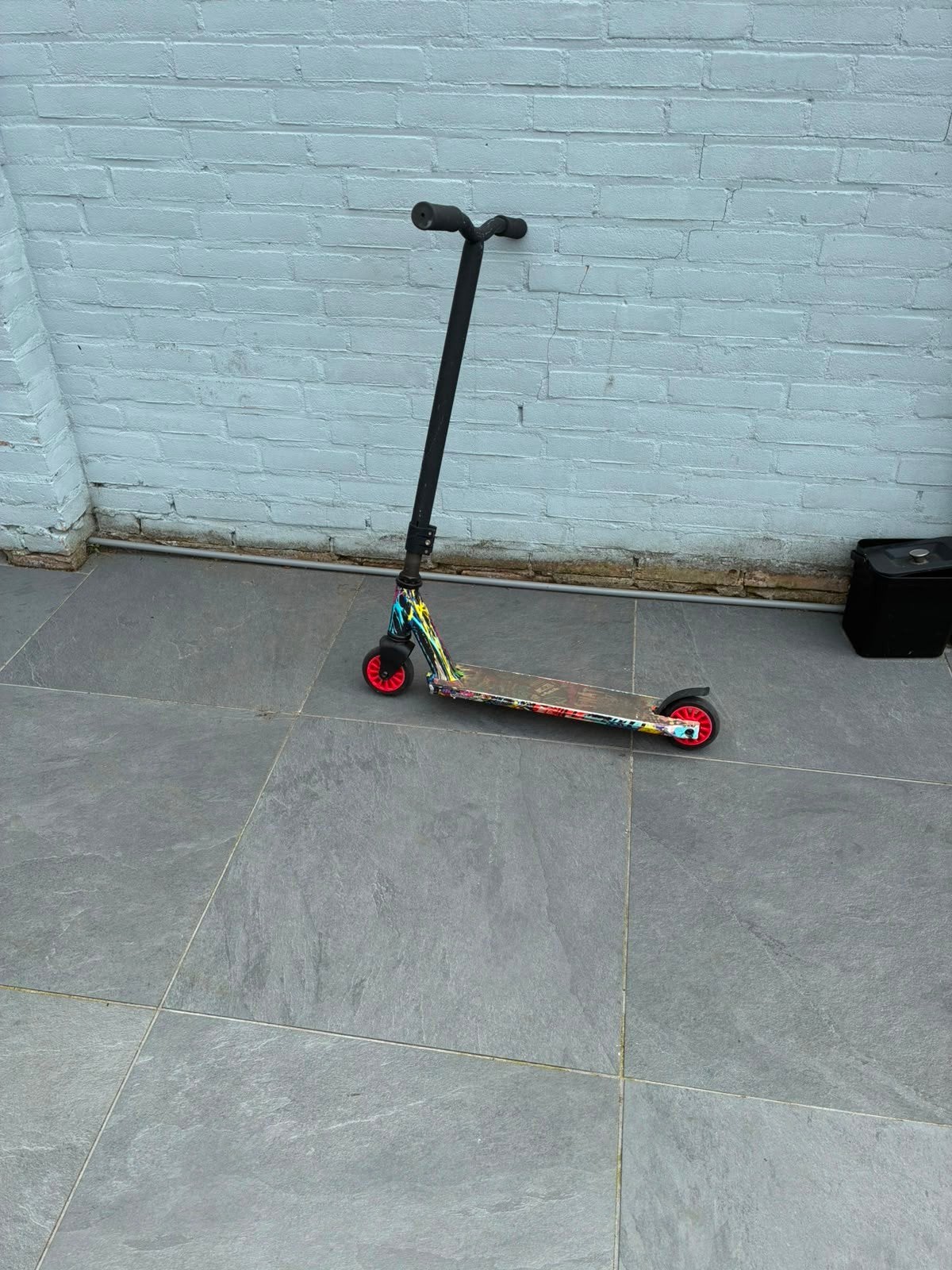 Stuntstep met kleurrijk design - Gebruikt, Fietsen en Brommers, Steps, Ophalen, Gebruikt, Gewone step, Onbekend