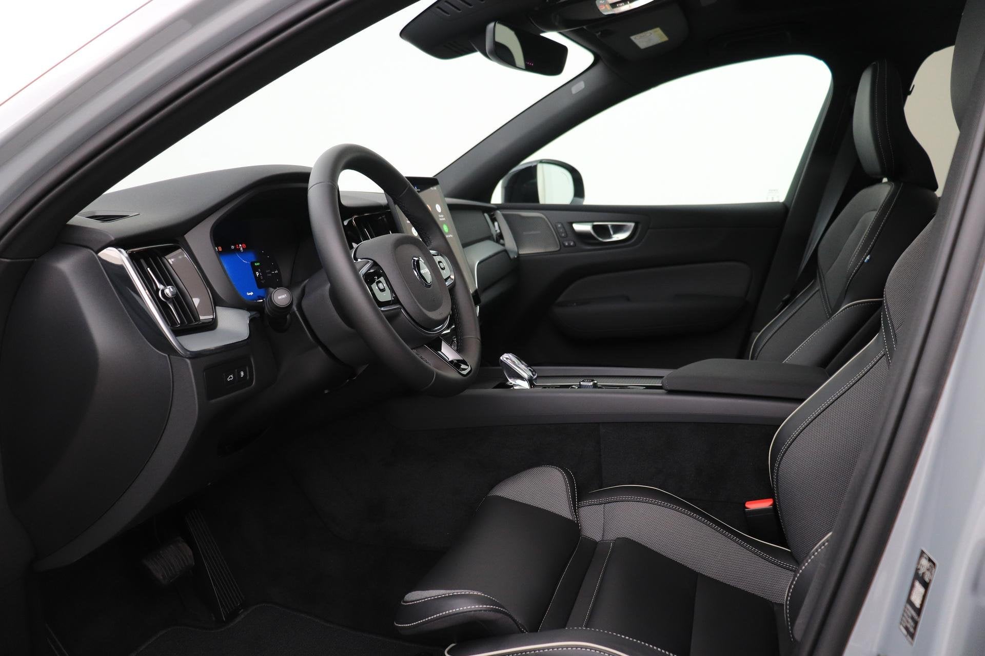Volvo XC60 T6 Plus Black Edition | Panoramadak | Harman/Kard, Automaat, Gebruikt, Euro 6, 4 cilinders