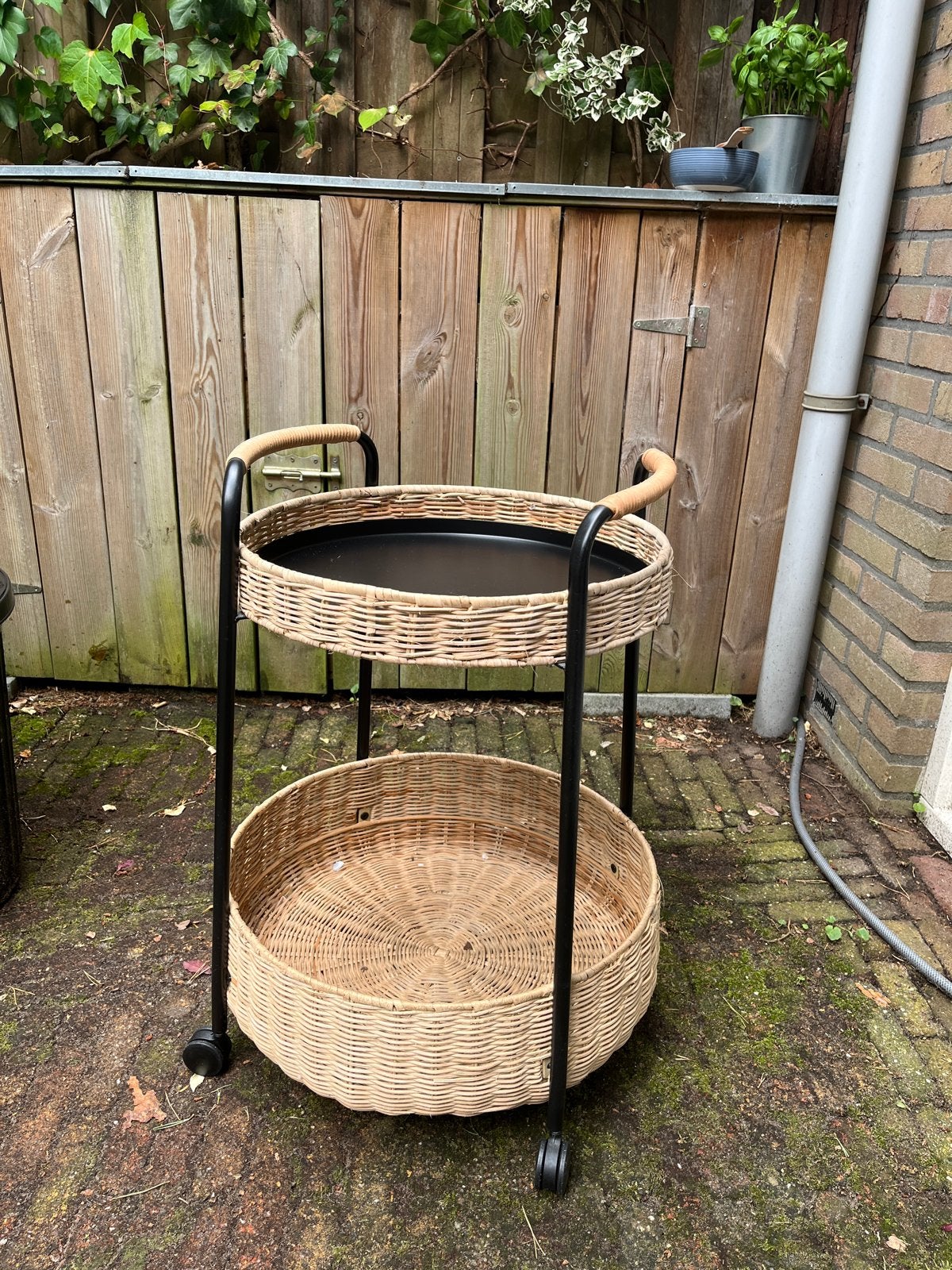 IKEA roltafel met bergruimte, rotan/antraciet, Huis en Inrichting, Ophalen, Zo goed als nieuw, Rond, Overige materialen