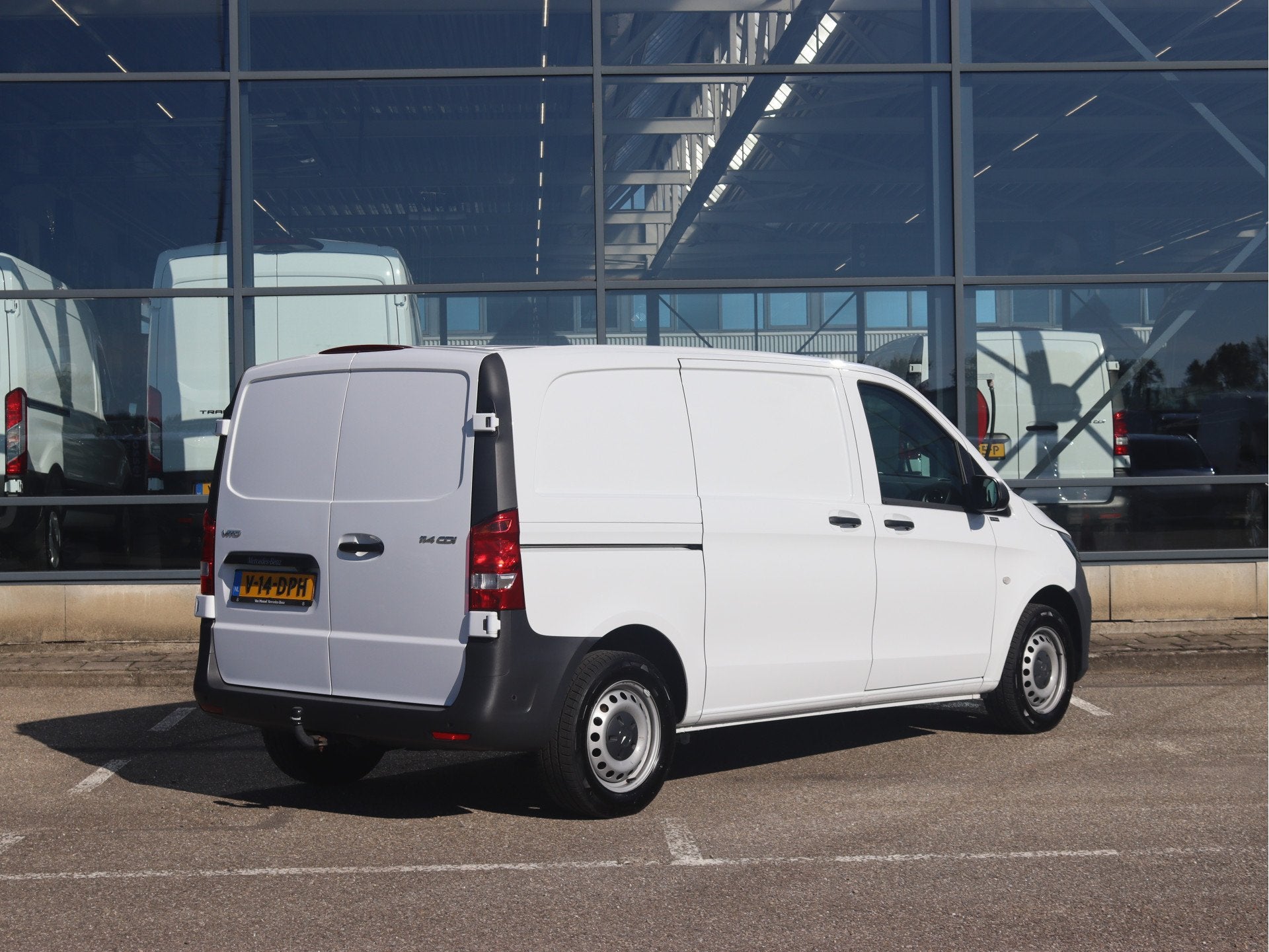 Mercedes-Benz Vito 114 CDI L1 | AIRCO/NAVI/CAMERA/CRUISE | C, Auto's, Gebruikt, 4 cilinders, Verwarmde buitenspiegels, Wit